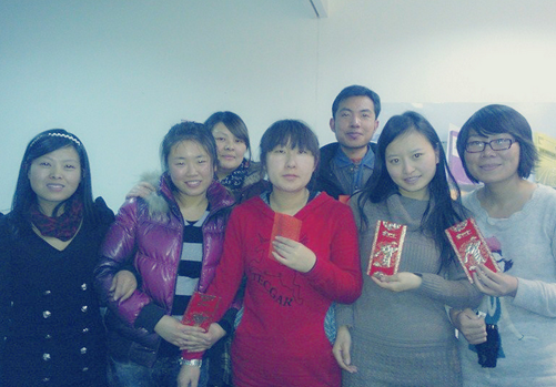 <a href=http://www.272872.com/ target=_blank class=infotextkey>大立教育</a>員工.png